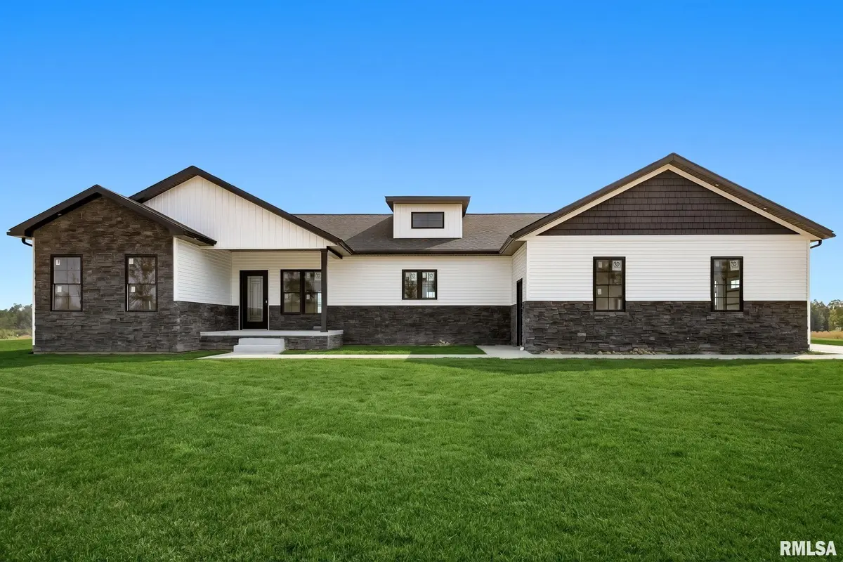 12901 Leslie CT, Marion, IL 62959