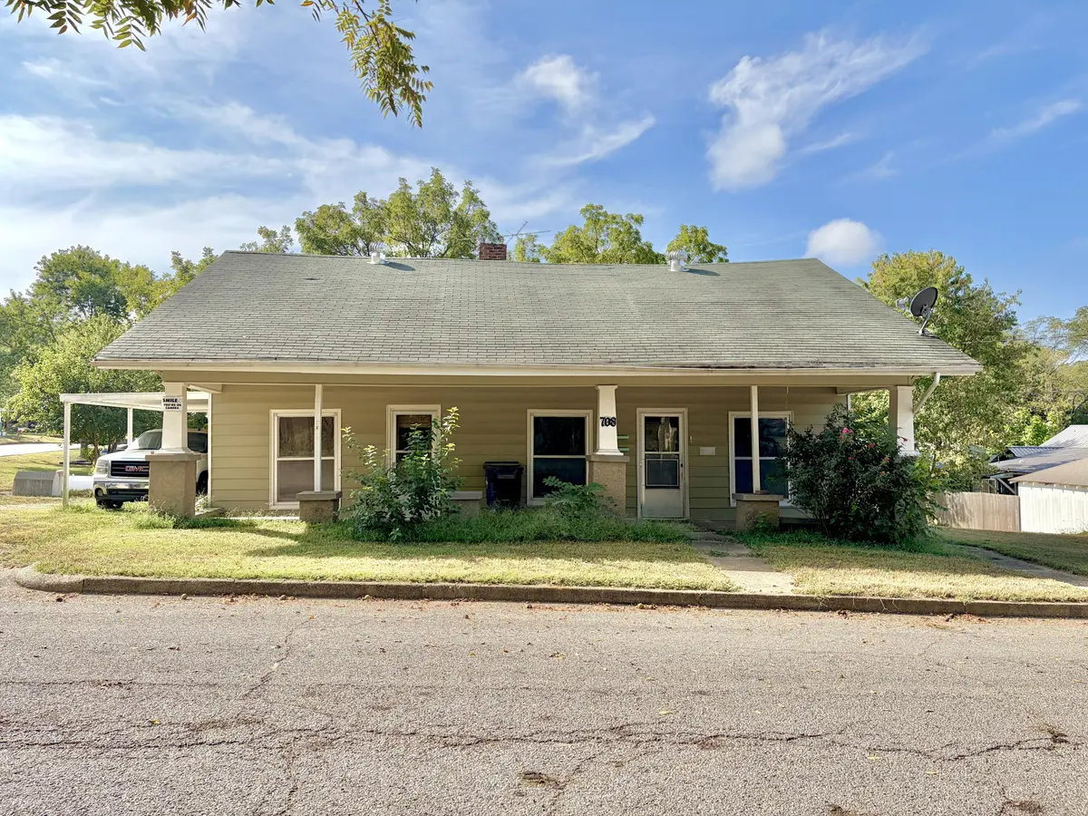 708 Worcester ST, West Plains, MO 65775