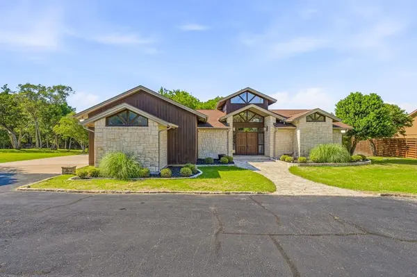 624 Williamsburg Court, Granbury, TX 76048