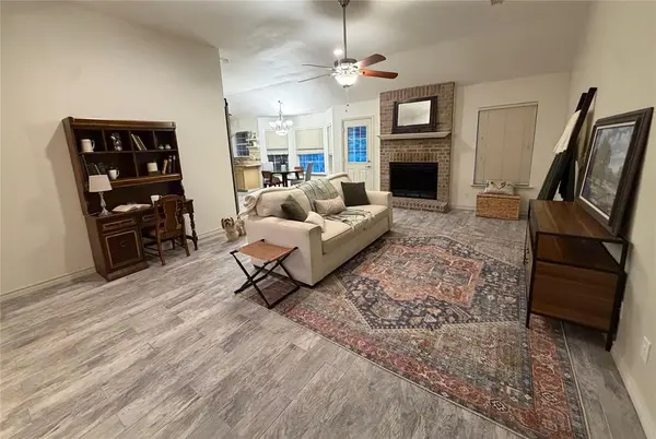 1107 Oxford Drive, Gainesville, TX 76240
