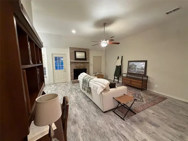 1107 Oxford Drive, Gainesville, TX 76240