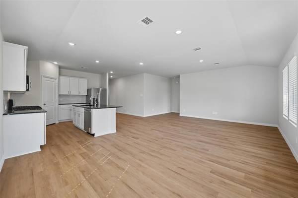 6605 Creek Edge Circle, Fort Worth, TX 76036