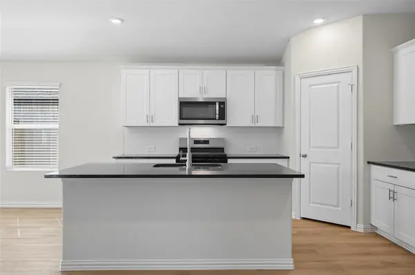 6605 Creek Edge Circle, Fort Worth, TX 76036