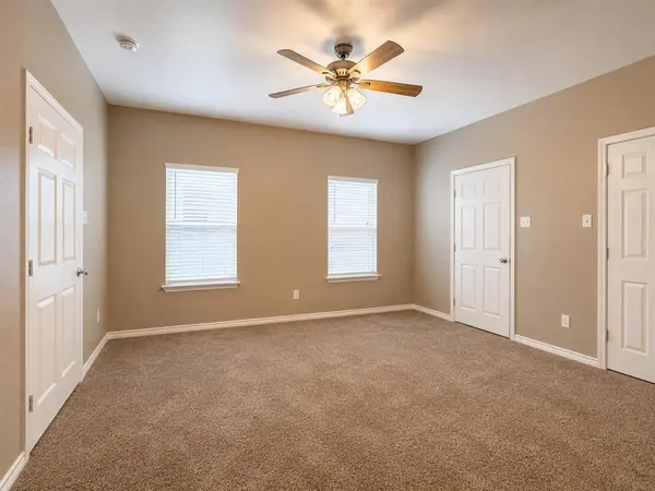 719 E 6th Street, Bonham, TX 75418