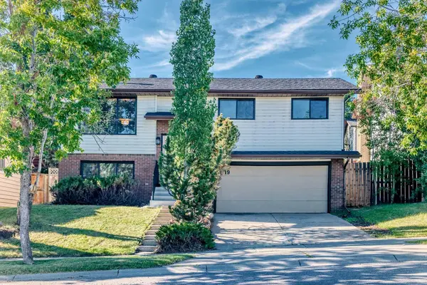 19 Hawkwood DR NW, Calgary, AB T3G 1Z2