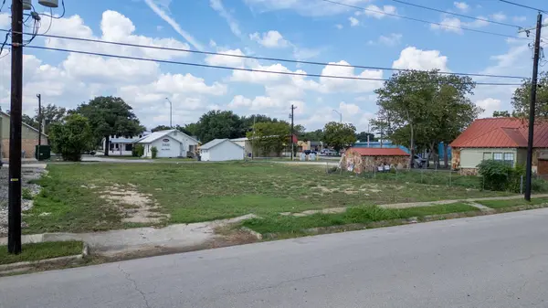 606 S Chestnut ST, Lampasas, TX 76550
