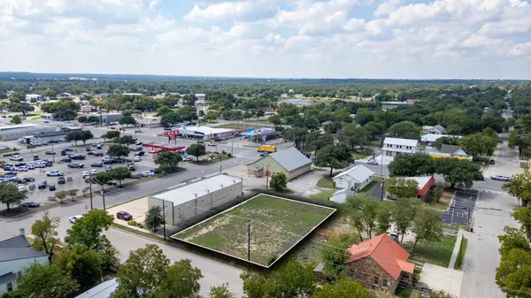 606 S Chestnut ST, Lampasas, TX 76550