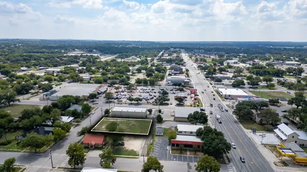 606 S Chestnut ST, Lampasas, TX 76550