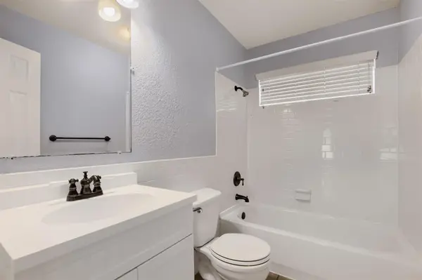 2109 Pennsylvania Ave #B, Austin, TX 78702