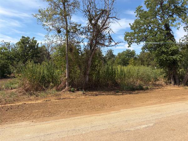 749 Caldwell ST, Lexington, TX 78947