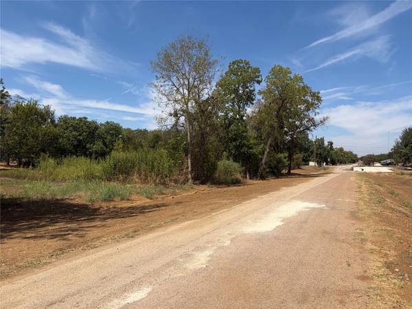 749 Caldwell ST, Lexington, TX 78947