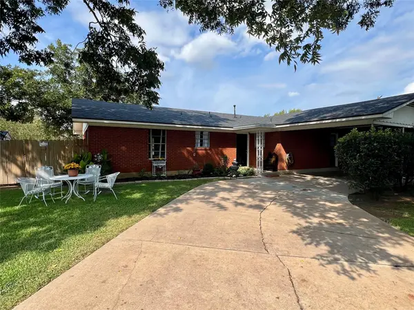 1206 Lake Terrace DR, Elgin, TX 78621