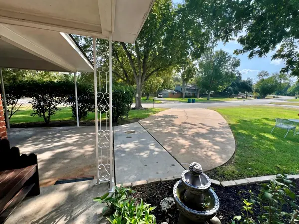 1206 Lake Terrace DR, Elgin, TX 78621