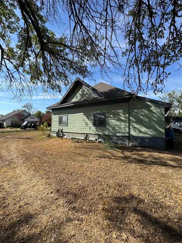 102 N 6th ST W, Dawson, TX 76639
