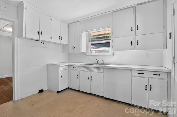 3353 Eastwood DR, Charlotte, NC 28205
