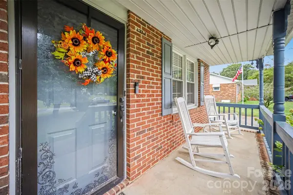 205 Wrentree LN, Gastonia, NC 28056