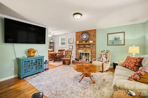 205 Wrentree LN, Gastonia, NC 28056