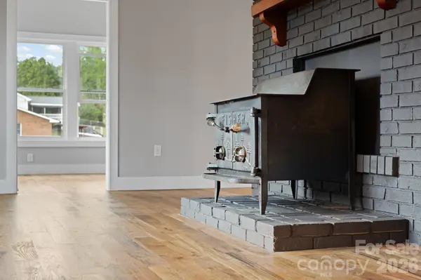 65 Dogwood GRV, Asheville, NC 28805
