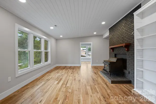 65 Dogwood GRV, Asheville, NC 28805