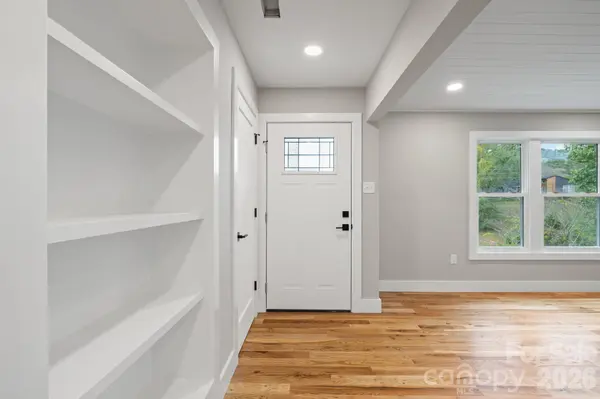 65 Dogwood GRV, Asheville, NC 28805