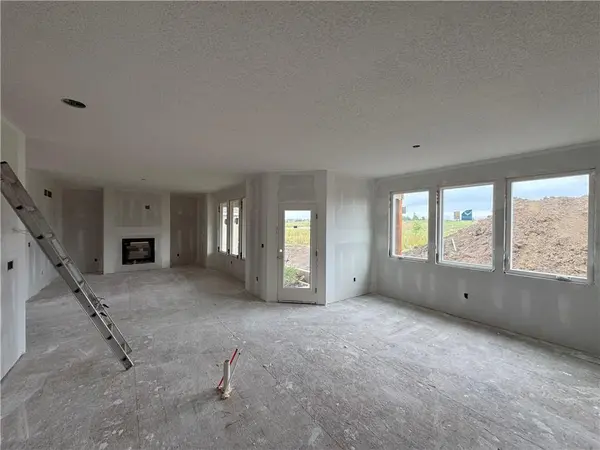 17470 W 169th TER, Olathe, KS 66062