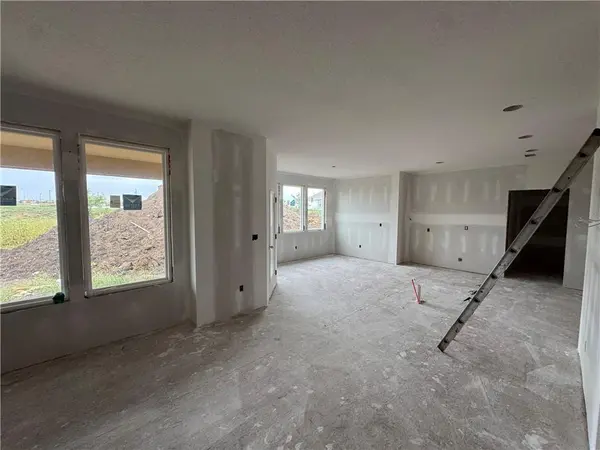 17470 W 169th TER, Olathe, KS 66062