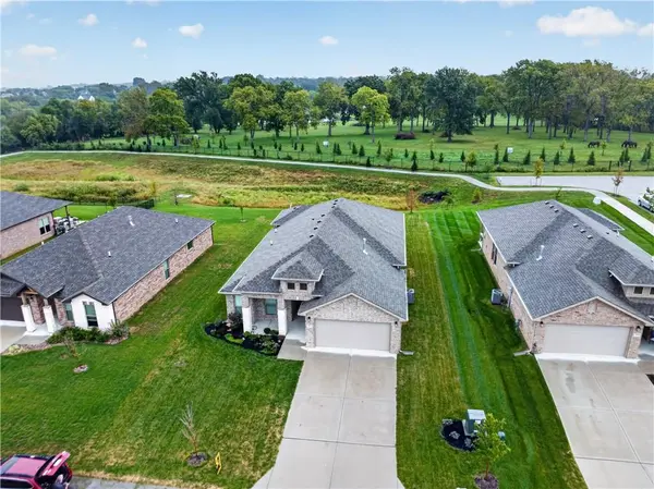 7557 McCormick DR, Shawnee, KS 66227
