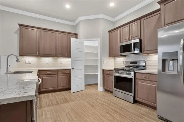 7557 McCormick DR, Shawnee, KS 66227