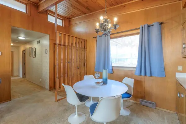 9 Crestview DR, Paola, KS 66071