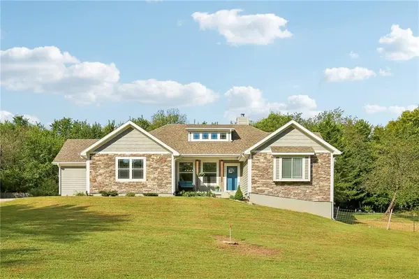 23904 S Lucille LN, Peculiar, MO 64078