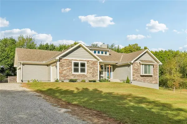 23904 S Lucille LN, Peculiar, MO 64078