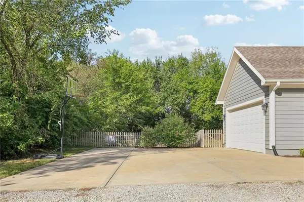 23904 S Lucille LN, Peculiar, MO 64078