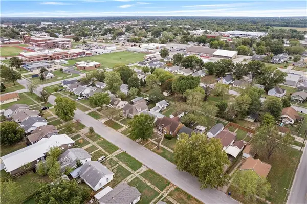 1321 W 6th ST, Coffeyville, KS 67337