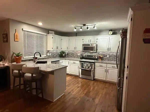 15200 Roger RD, Leavenworth, KS 66048