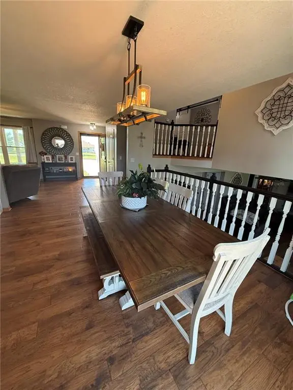 15200 Roger RD, Leavenworth, KS 66048