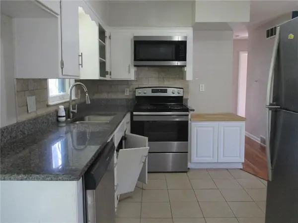 7624 E 75th ST #E, Kansas City, MO 64138