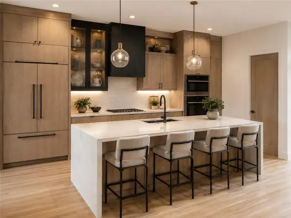 8645 Britton ST, Lenexa, KS 66219