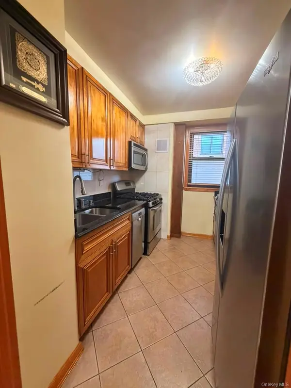 61-35 98th St #10D, Rego Park, NY 11374