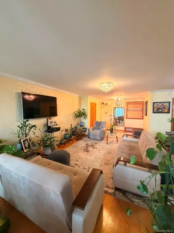 61-35 98th St #10D, Rego Park, NY 11374