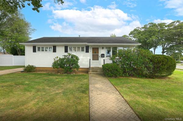 654 Carlyle AVE, Franklin Square, NY 11010