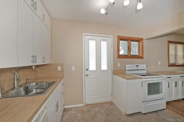 654 Carlyle AVE, Franklin Square, NY 11010
