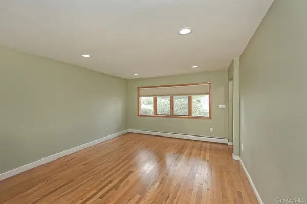 654 Carlyle AVE, Franklin Square, NY 11010