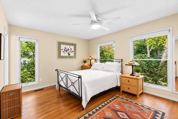 15 Springwood WAY, East Hampton, NY 11937