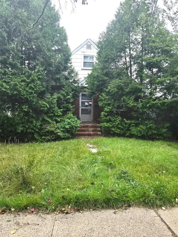 8116 264th ST, Floral Park, NY 11004