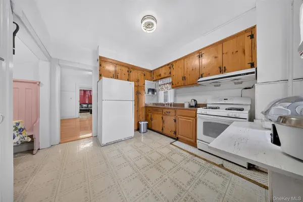 4084 Denman ST, Elmhurst, NY 11373