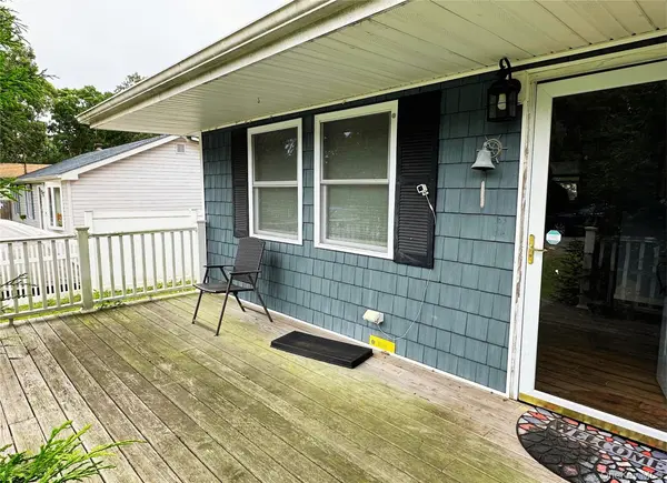 44 Floradora DR, Mastic, NY 11950