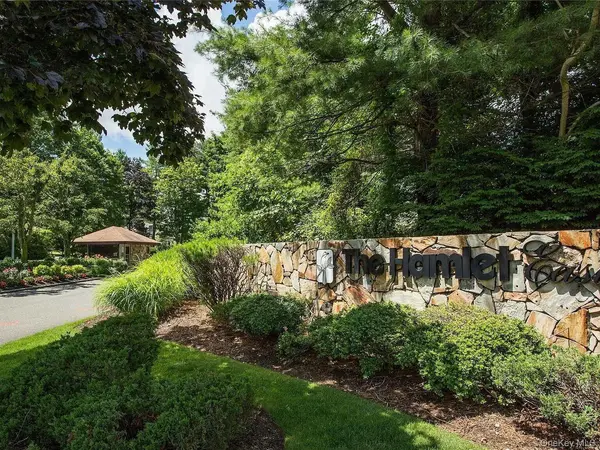 126 Foxwood DR, Jericho, NY 11753