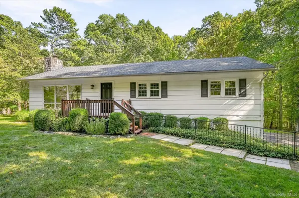 7 Durmo RD, New Paltz, NY 12561