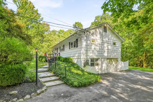7 Durmo RD, New Paltz, NY 12561