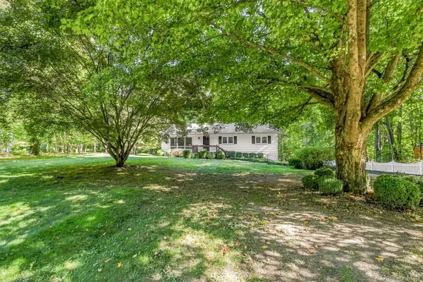 7 Durmo RD, New Paltz, NY 12561